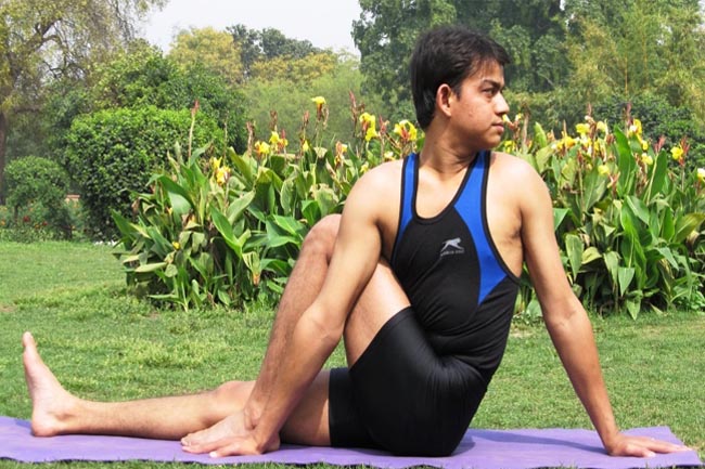 वक्रासन